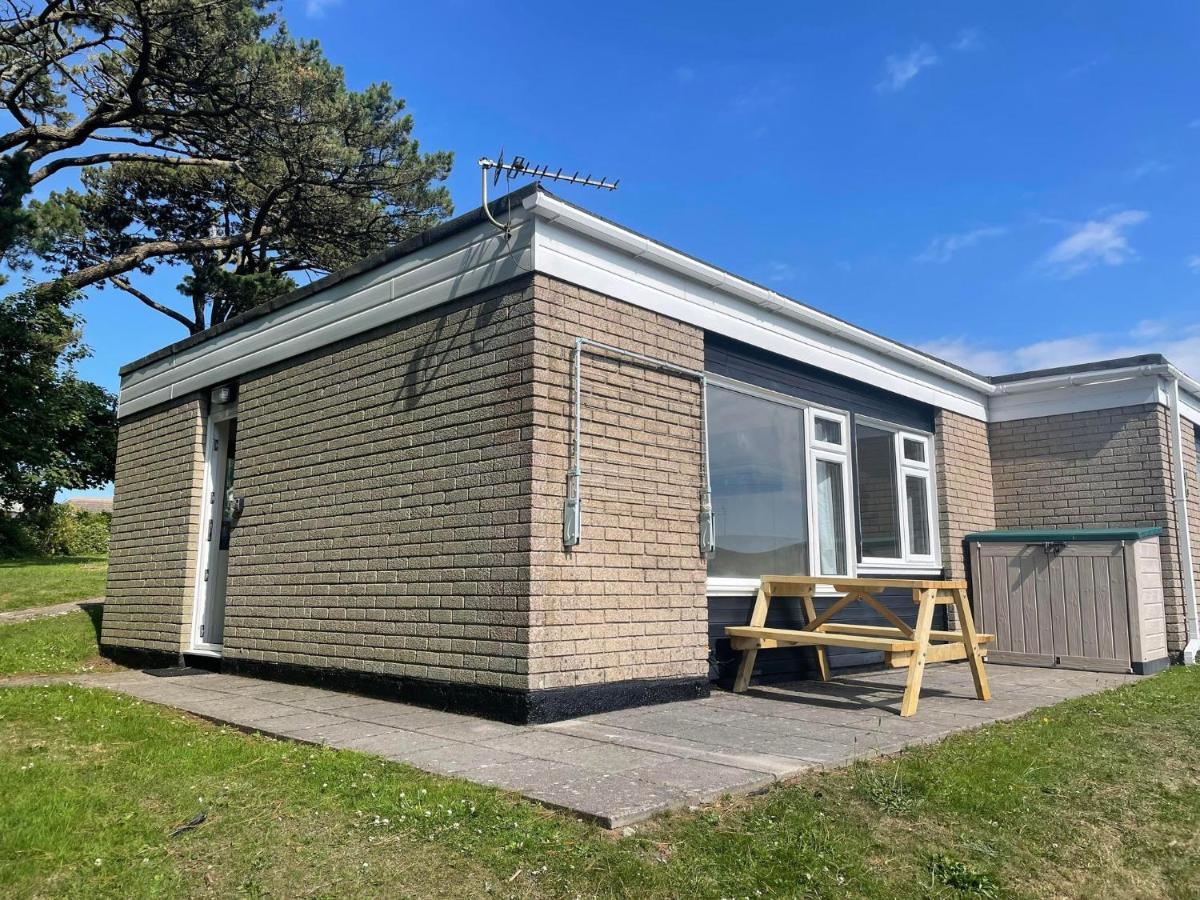 2 Bedroom Holiday Chalet Near Bude Kilkhampton Exterior photo