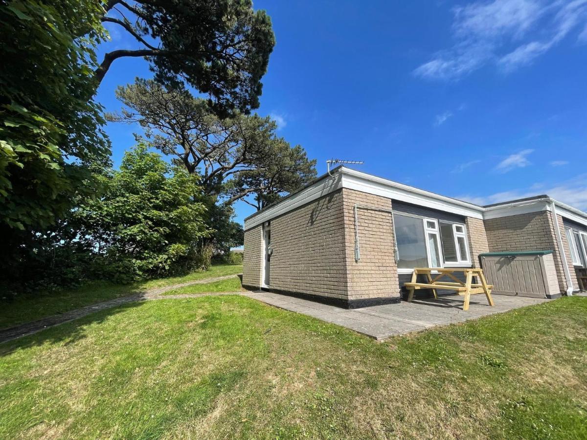 2 Bedroom Holiday Chalet Near Bude Kilkhampton Exterior photo